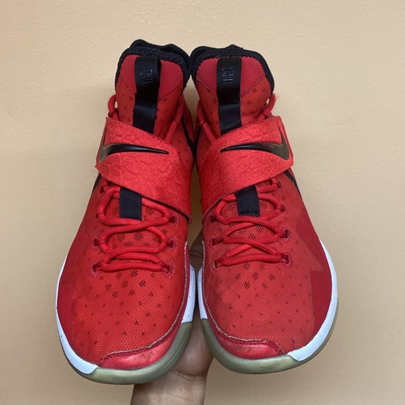 Nike Lebron 14 “Red Brick Road University Red” - Picture 4 of 17